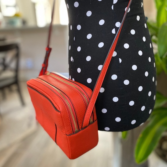 Tory Burch Block T Pebbled Leather Crossbody Bag - Picture 14 of 16